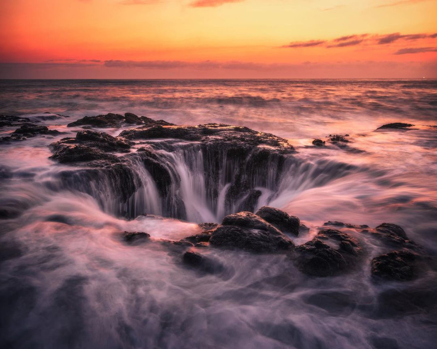 Sunset and moving water at Thor's Well on the Oregon Coast