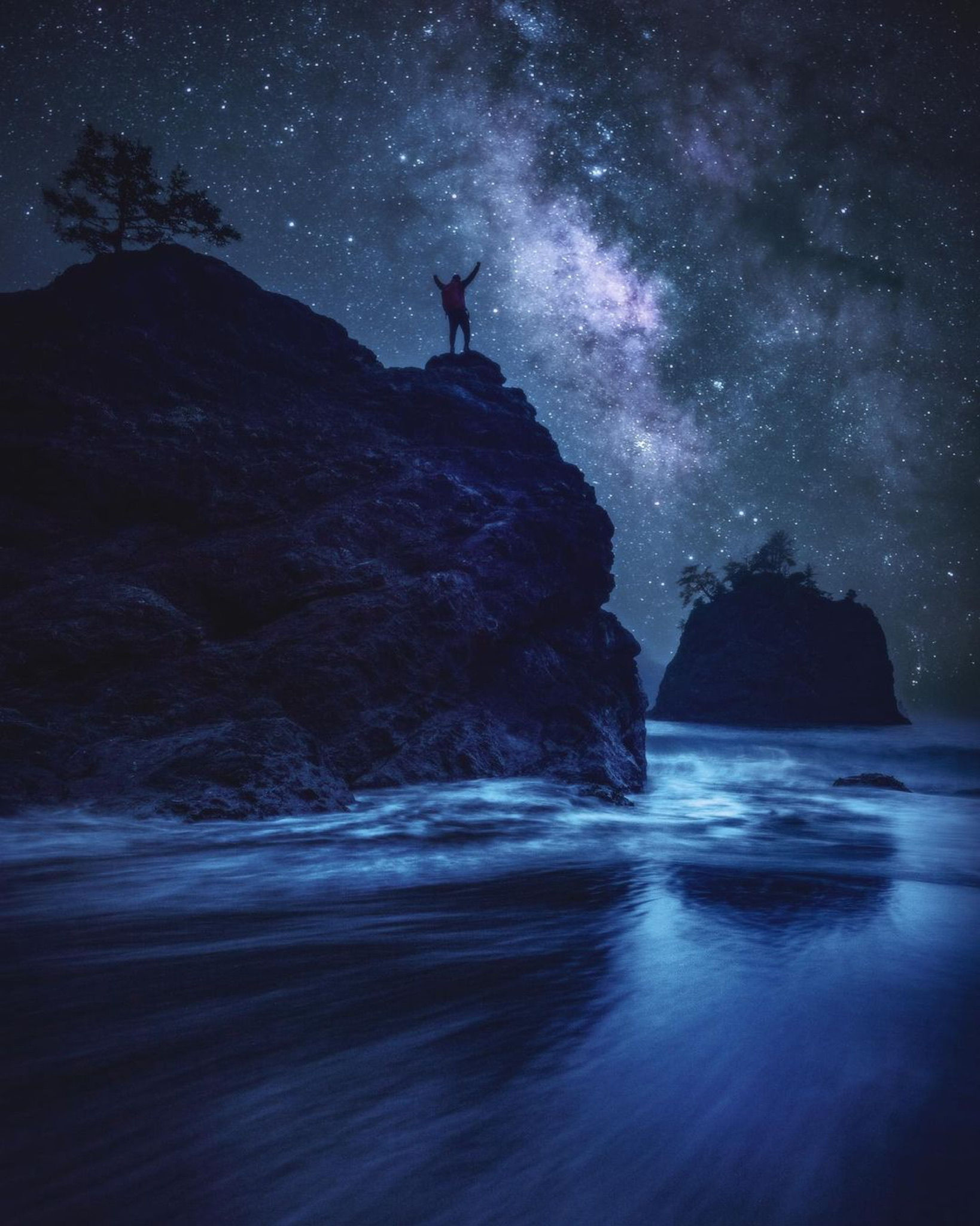 Photographer below the Milky Way at a Secret Beach overlook photographed by student May Y.
