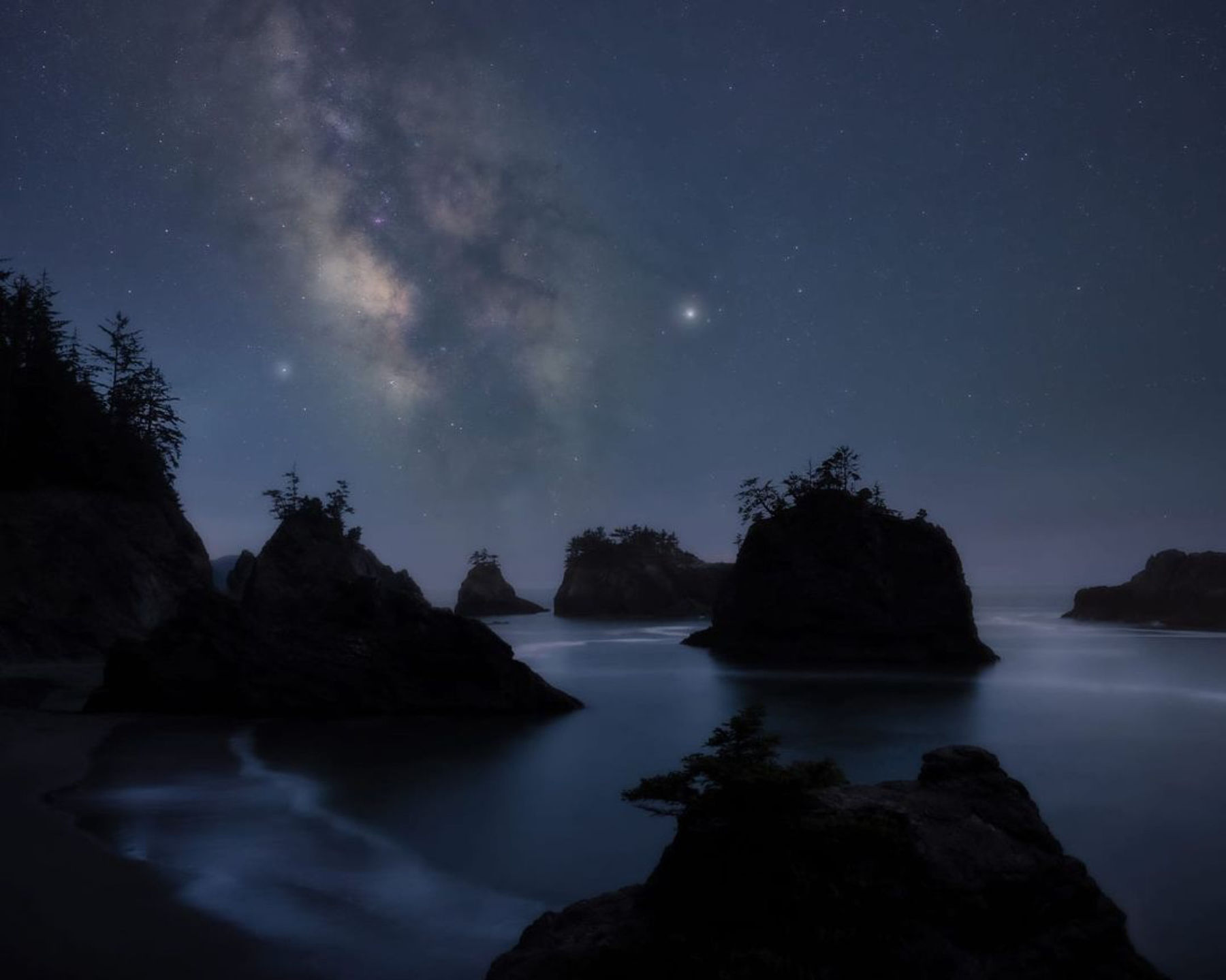 Milky Way and sea stacks from a Secret Beach overlook photographed by student Mike L.